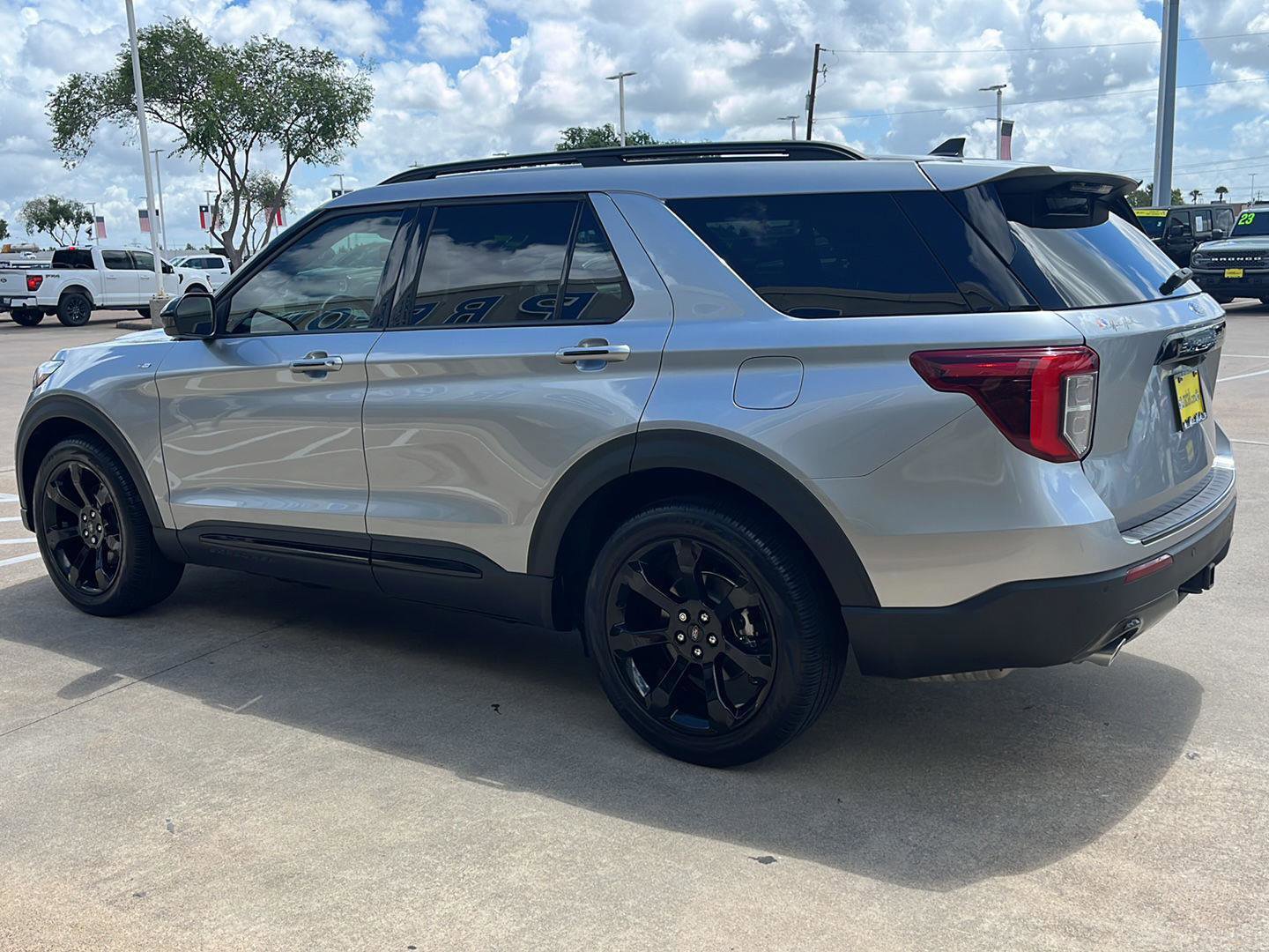 Certified 2024 Ford Explorer ST-Line w/ Class IV Trailer Tow Package RWD image 4