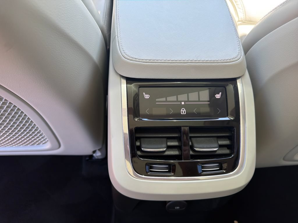 Used 2023 Volvo XC90 T8 Ultimate w/ Lounge Package AWD/4WD image 26