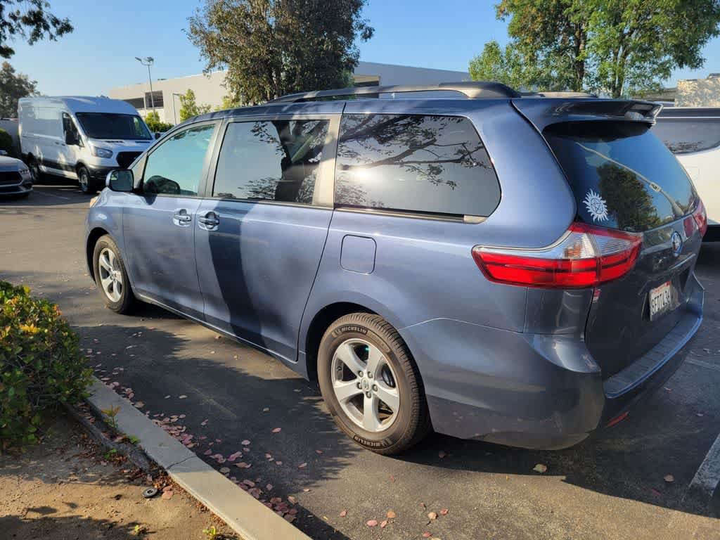 Used 2017 Toyota Sienna LE FWD image 4
