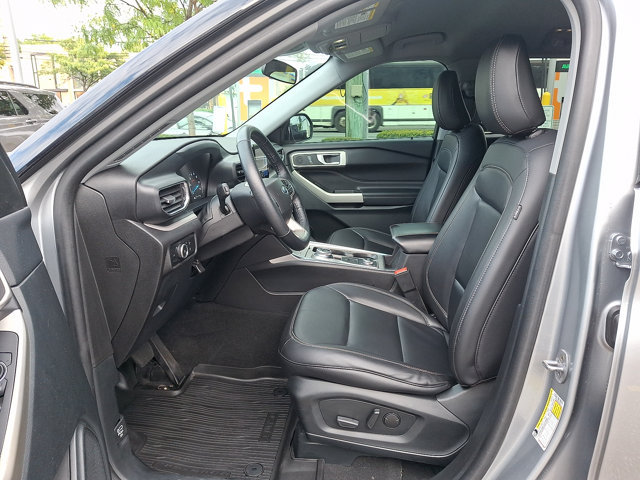 Certified 2023 Ford Explorer XLT w/ Equipment Group 202A AWD/4WD image 3
