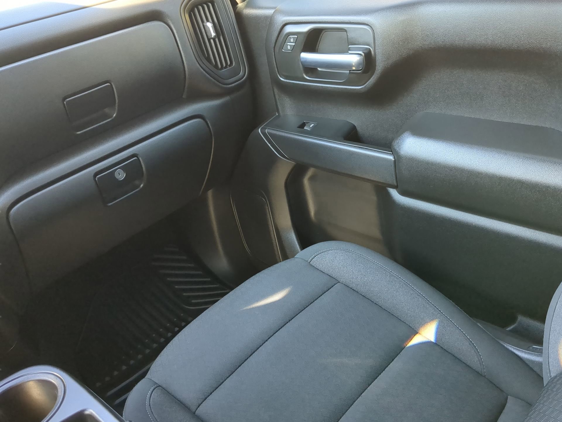 Used 2025 Chevrolet Silverado 1500 Custom w/ Turbomax Blackout Package image 45