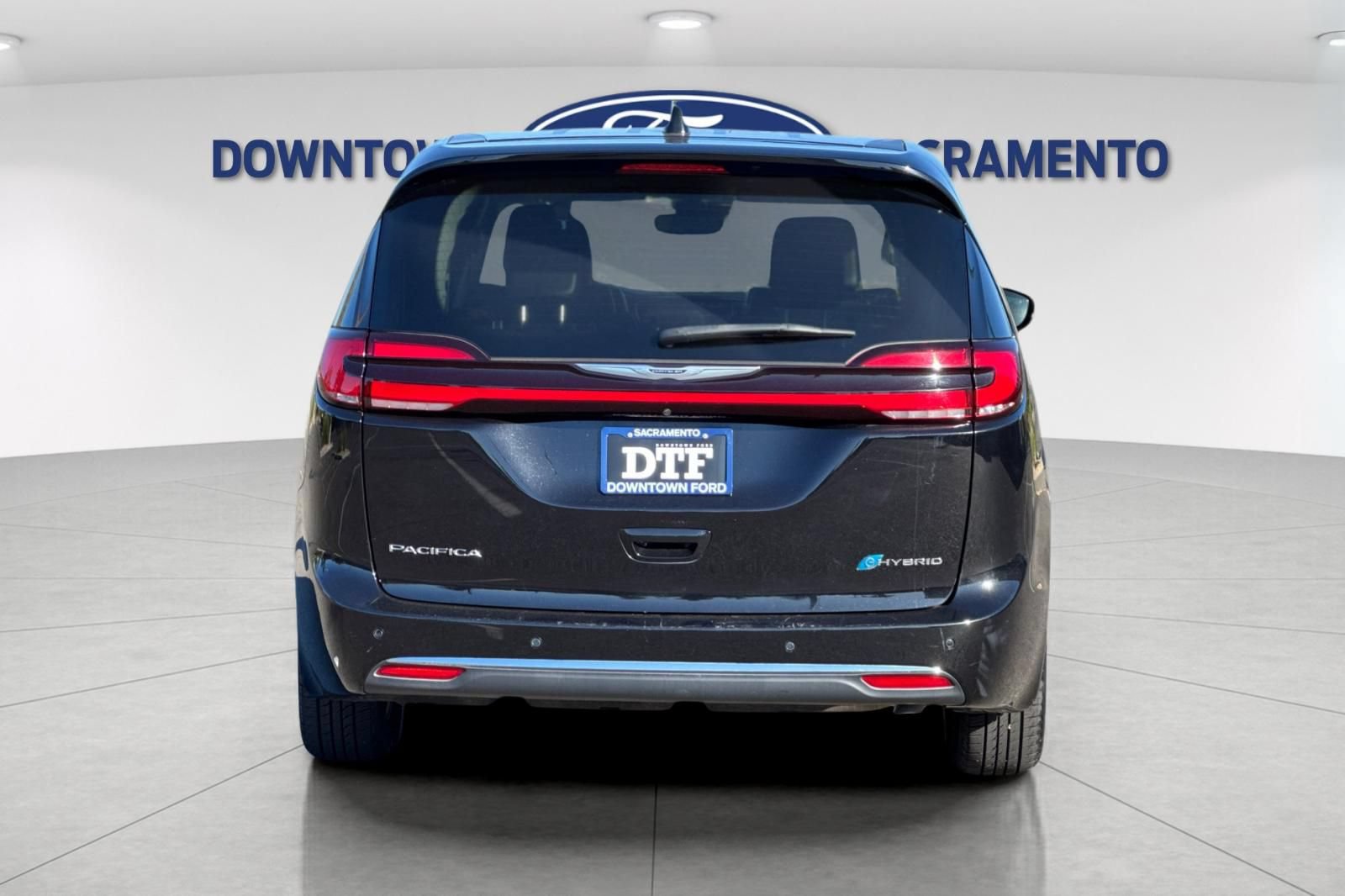 Used 2024 Chrysler Pacifica Limited FWD image 9