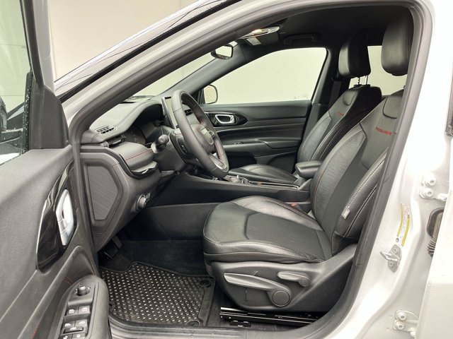 Used 2025 Jeep Compass Trailhawk AWD/4WD image 3