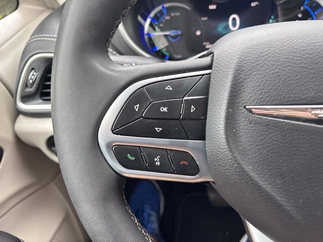 Used 2024 Chrysler Pacifica Limited FWD image 17