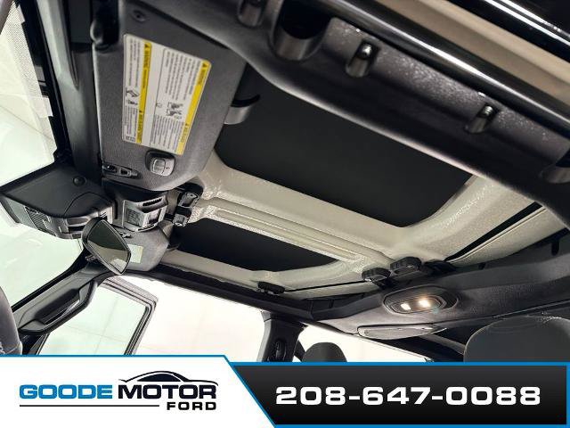 Used 2025 Jeep Gladiator Mojave w/ Convenience Group AWD/4WD image 19