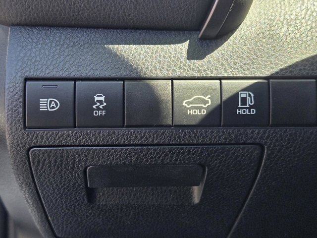 Used 2020 Toyota Camry SE FWD image 19