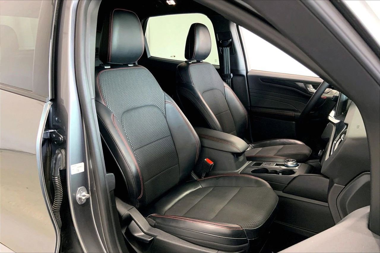 Certified 2023 Ford Escape ST-Line w/ Tech Pack #1 FWD image 6