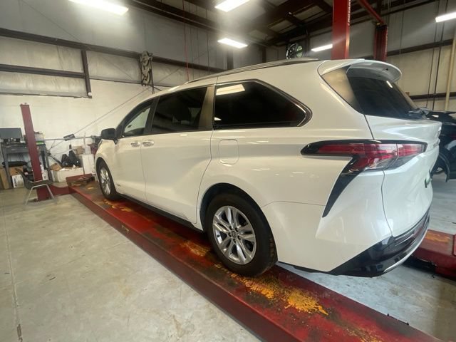 Used 2021 Toyota Sienna Limited FWD image 9