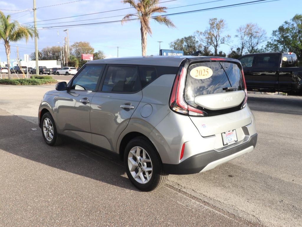 Used 2025 Kia Soul LX w/ LX Technology Package image 8