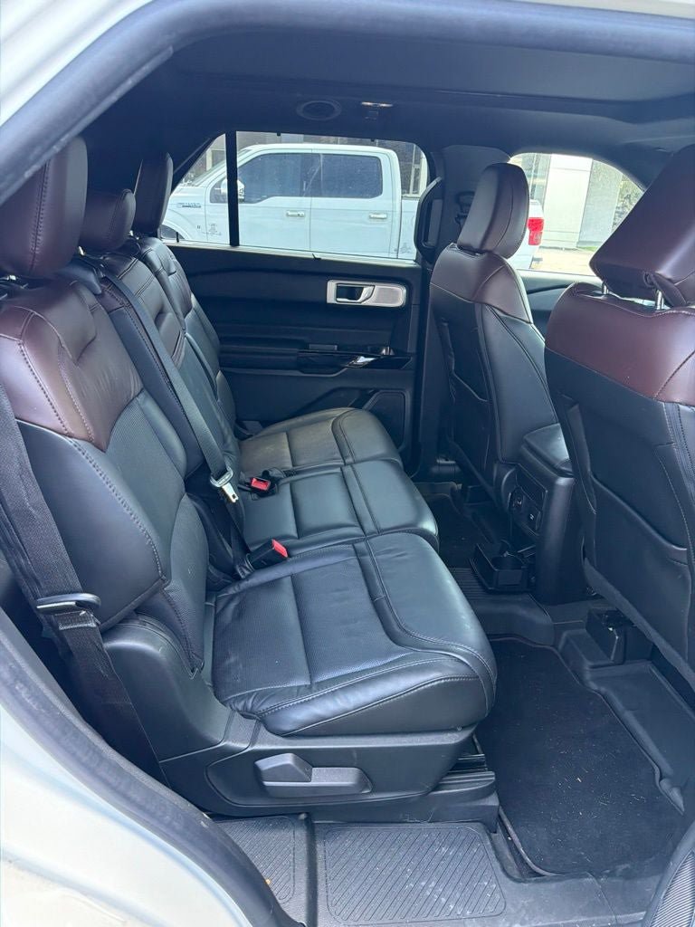 Certified 2022 Ford Explorer Platinum w/ Equipment Group 601A AWD/4WD image 11