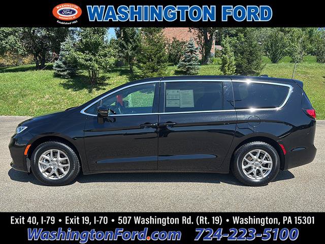 Used 2025 Chrysler Pacifica Select FWD video 1