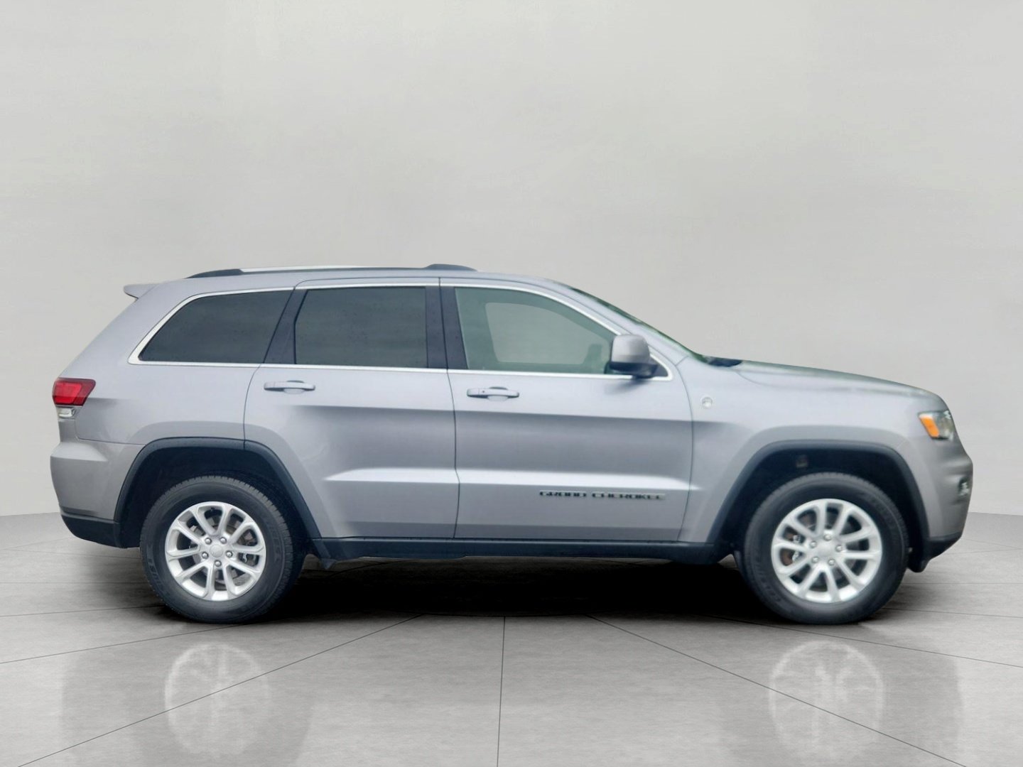 Used 2021 Jeep Grand Cherokee Laredo AWD/4WD image 6