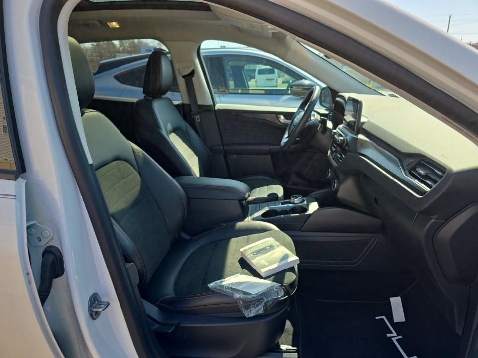 Certified 2022 Ford Escape SEL w/ SEL Stealth AWD Package image 9