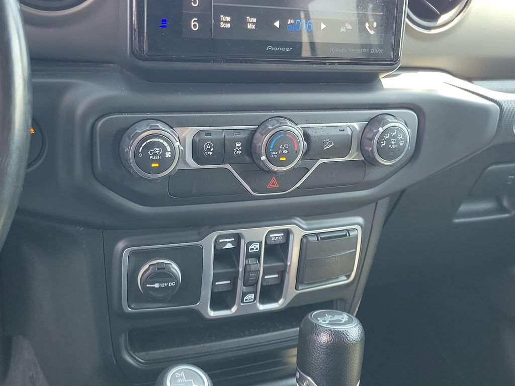 Used 2018 Jeep Wrangler Unlimited Sport S AWD/4WD image 28