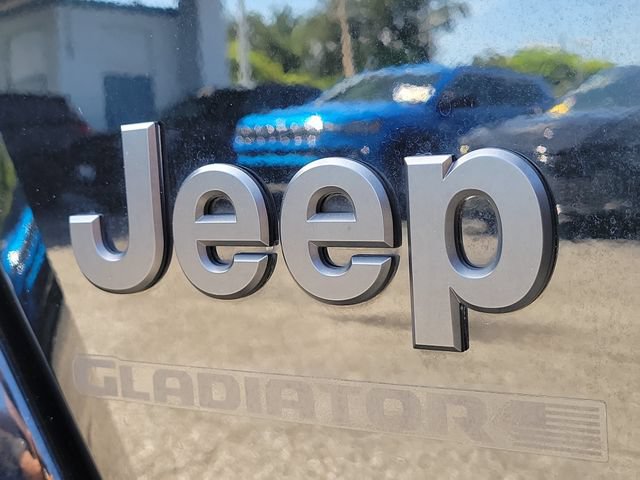 Used 2023 Jeep Gladiator Sport AWD/4WD image 9