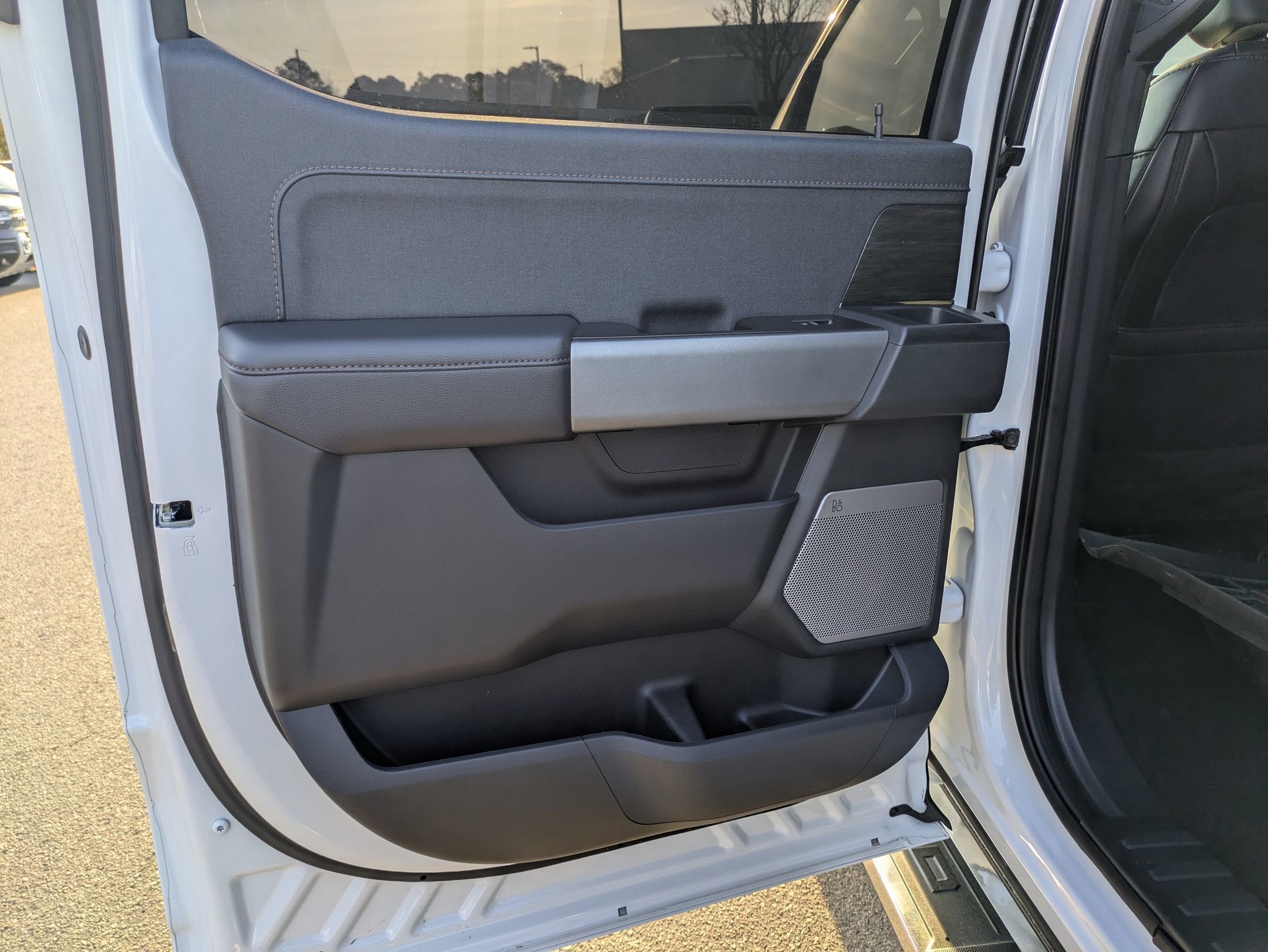 Certified 2025 Ford F150 Lariat w/ Equipment Group 501A Mid image 27