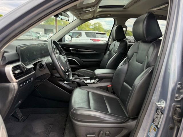Used 2025 Kia Telluride S FWD image 13