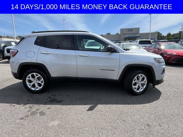 Used 2024 Jeep Compass Latitude AWD/4WD image 3