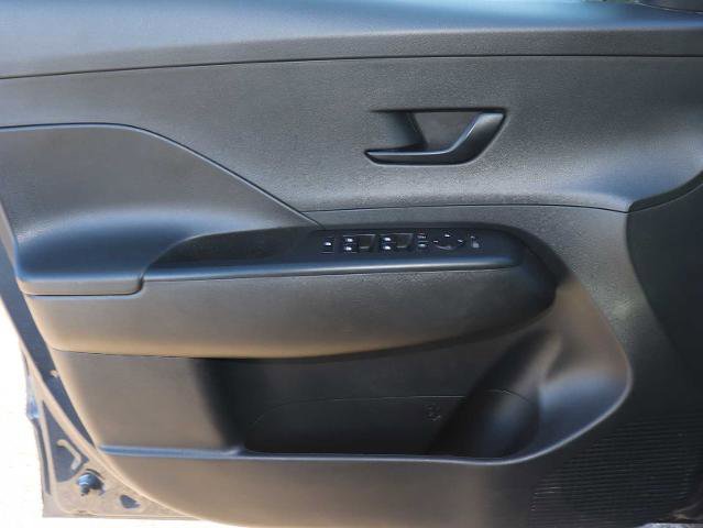 Used 2025 Hyundai Kona SEL image 15