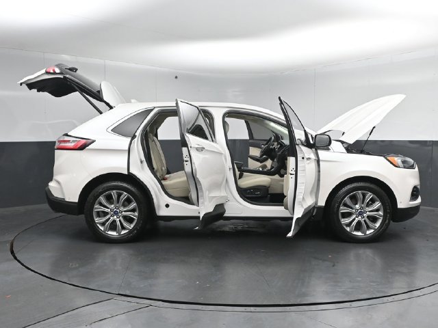 Certified 2019 Ford Edge Titanium w/ Equipment Group 301A AWD/4WD image 61