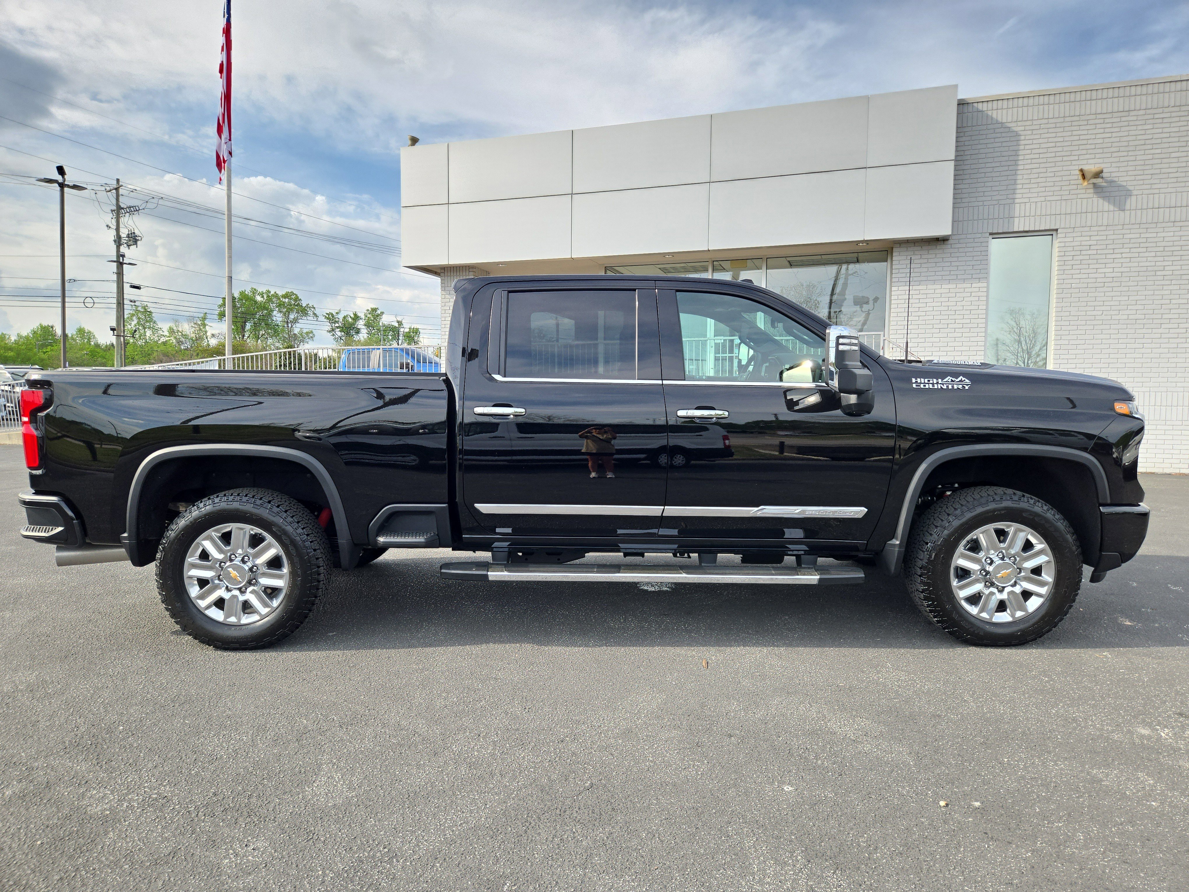 Used 2025 Chevrolet Silverado 2500 High Country w/ Technology Package image 3