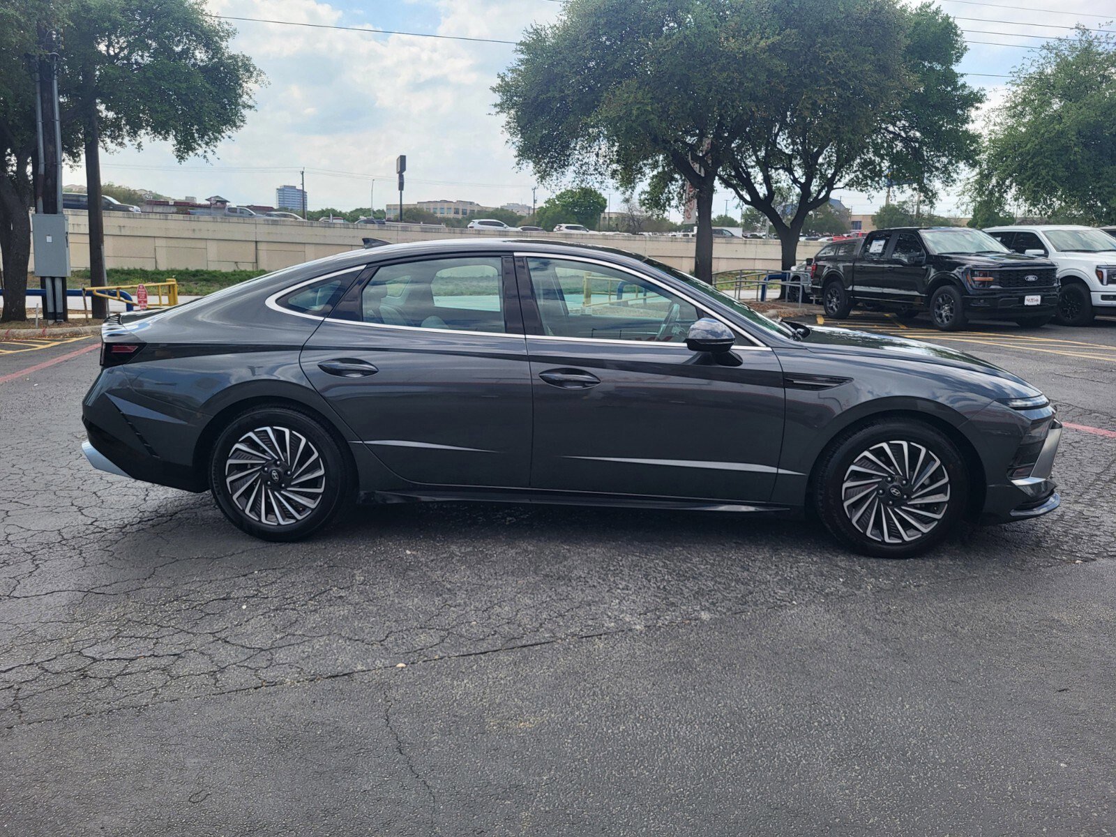 Used 2025 Hyundai Sonata SEL image 2