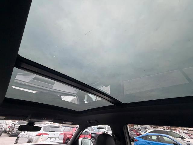 Used 2021 Volkswagen Atlas Cross Sport SEL image 22