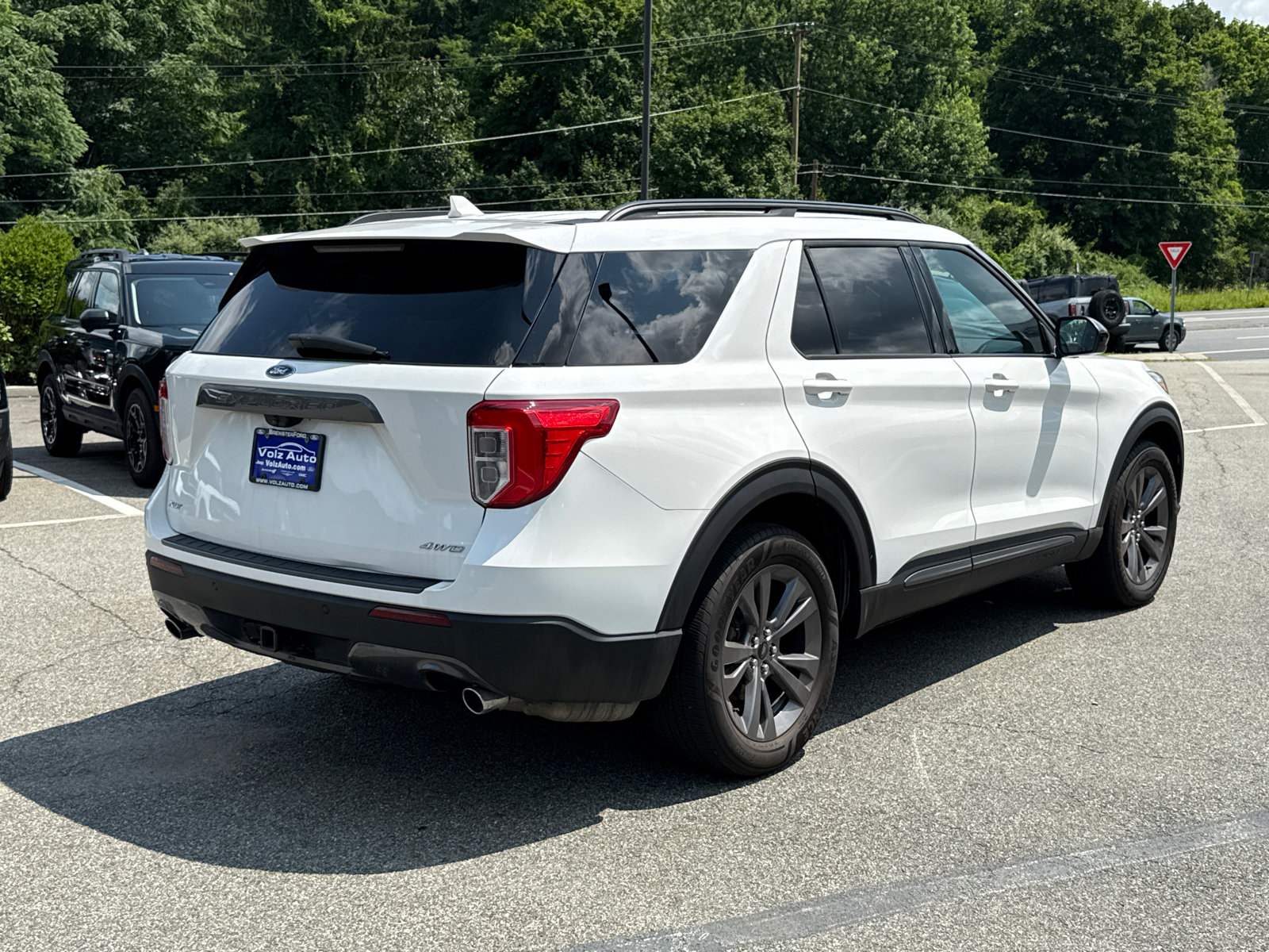 Certified 2023 Ford Explorer XLT w/ Equipment Group 202A AWD/4WD image 4