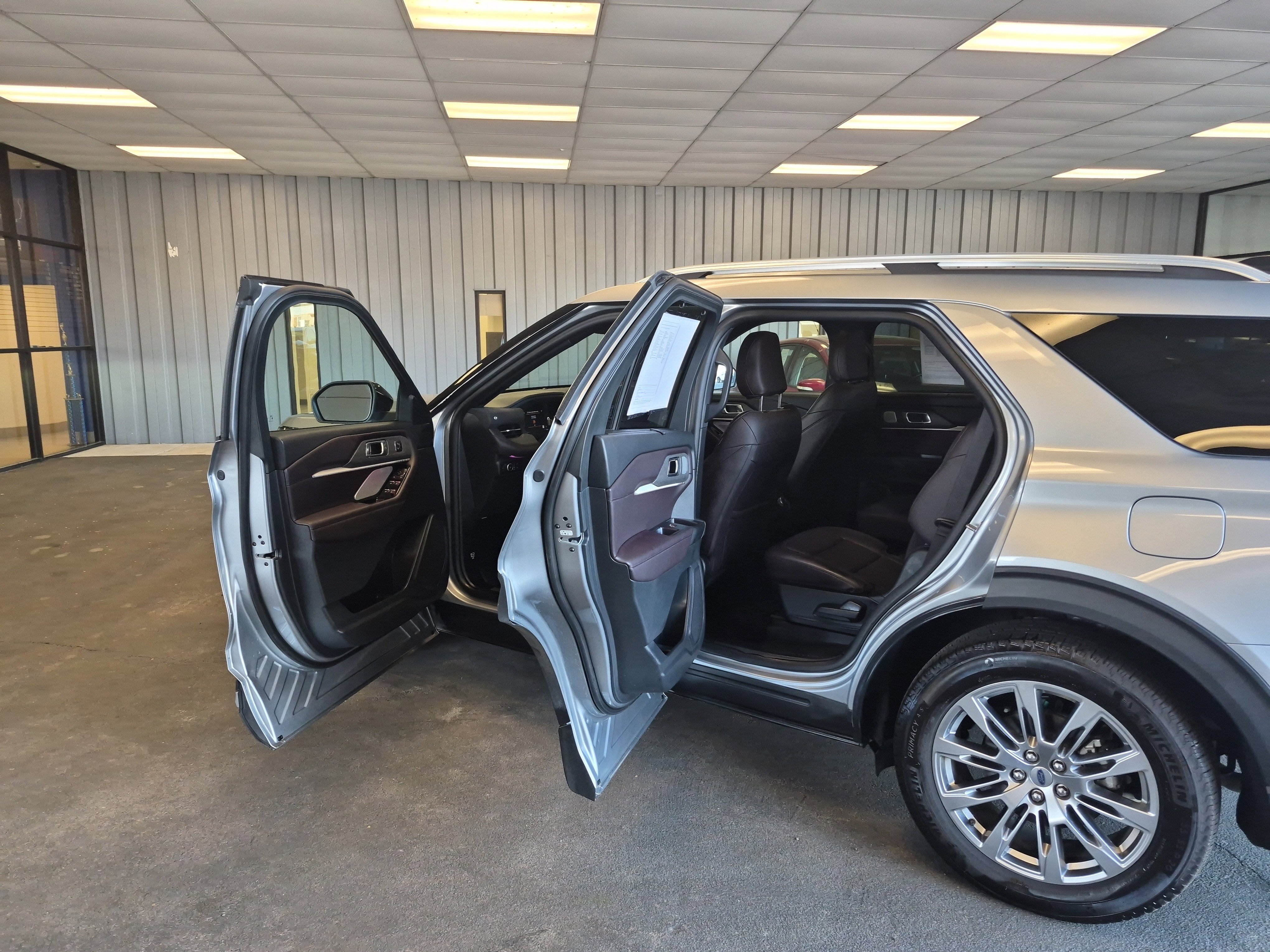 Certified 2025 Ford Explorer Platinum image 14
