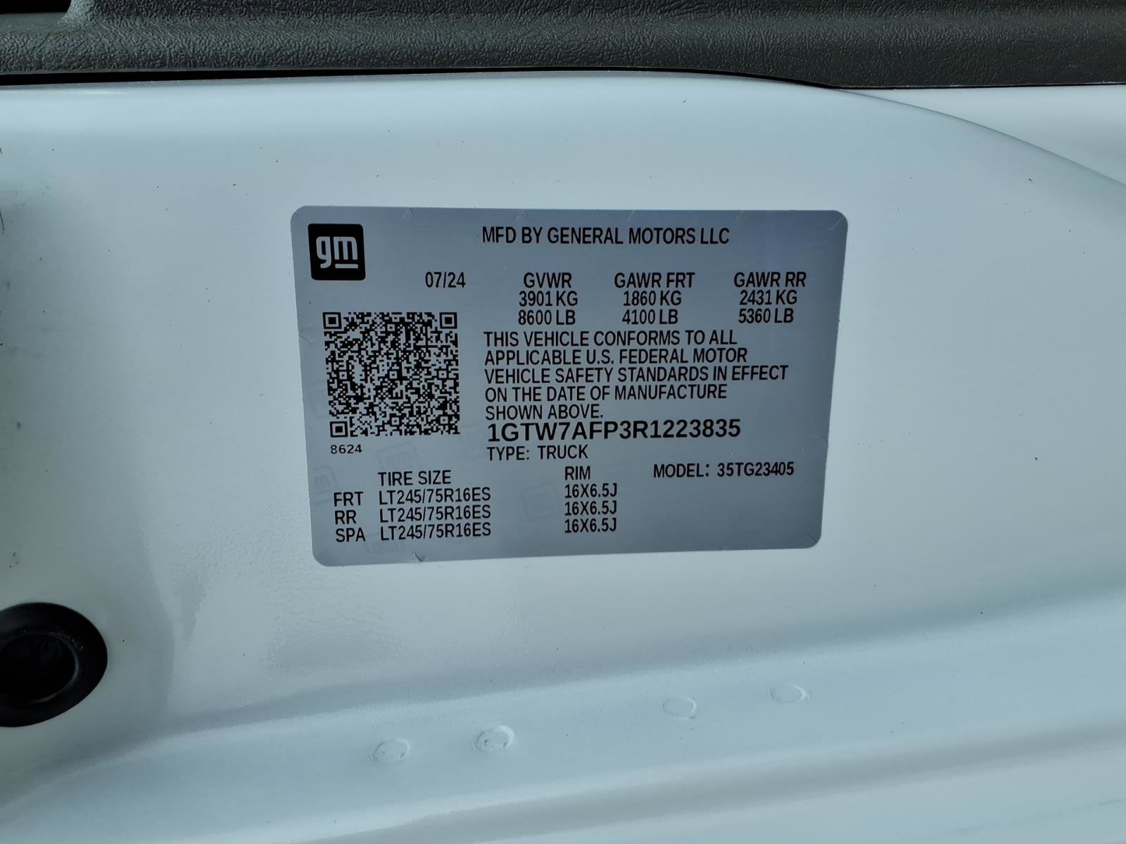 Used 2024 GMC Savana 2500 w/ Driver Convenience Package RWD image 21