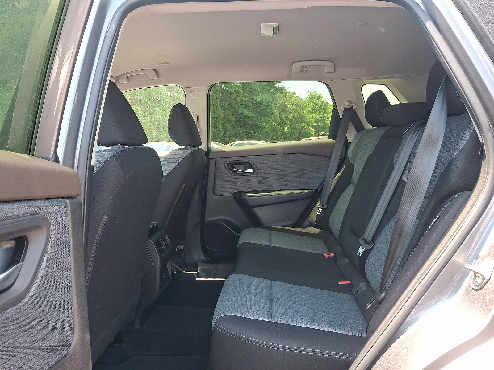 Used 2023 Nissan Rogue SV AWD/4WD image 11