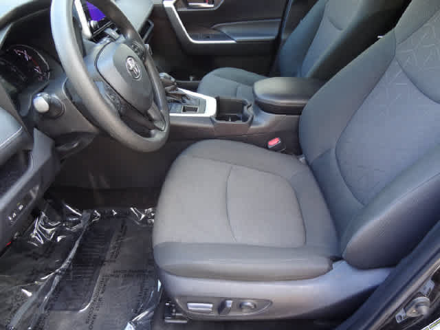 Used 2024 Toyota RAV4 XLE AWD/4WD image 6
