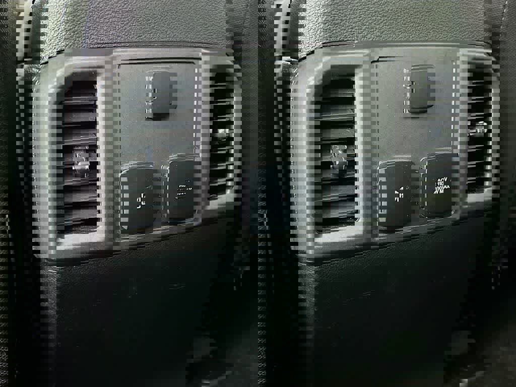 Certified 2019 Ford F150 XLT w/ Equipment Group 302A Luxury image 16