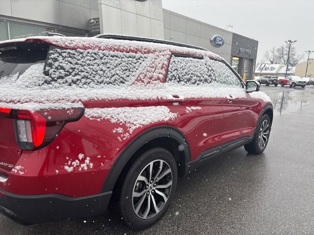 Certified 2025 Ford Explorer ST-Line image 4