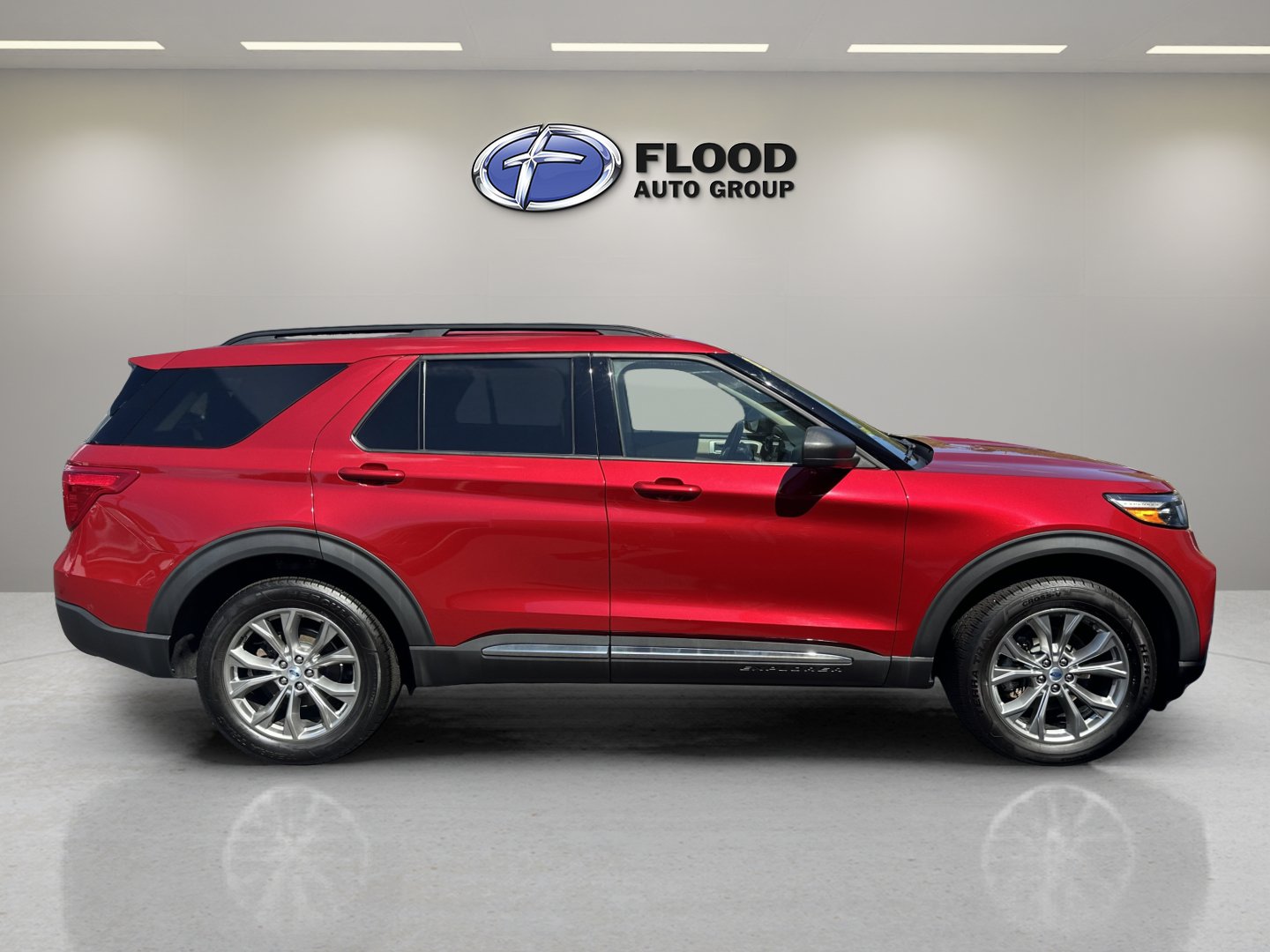 Certified 2022 Ford Explorer XLT w/ Equipment Group 202A AWD/4WD image 4