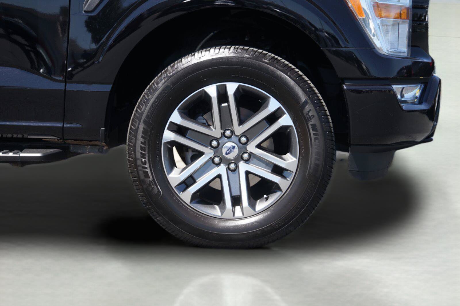 Certified 2021 Ford F150 XL w/ STX Appearance Package AWD/4WD image 4