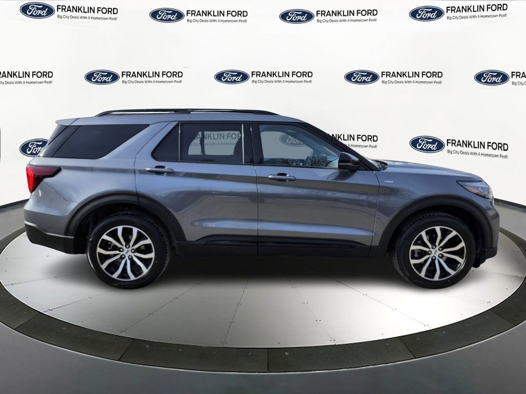 Certified 2025 Ford Explorer ST-Line image 6