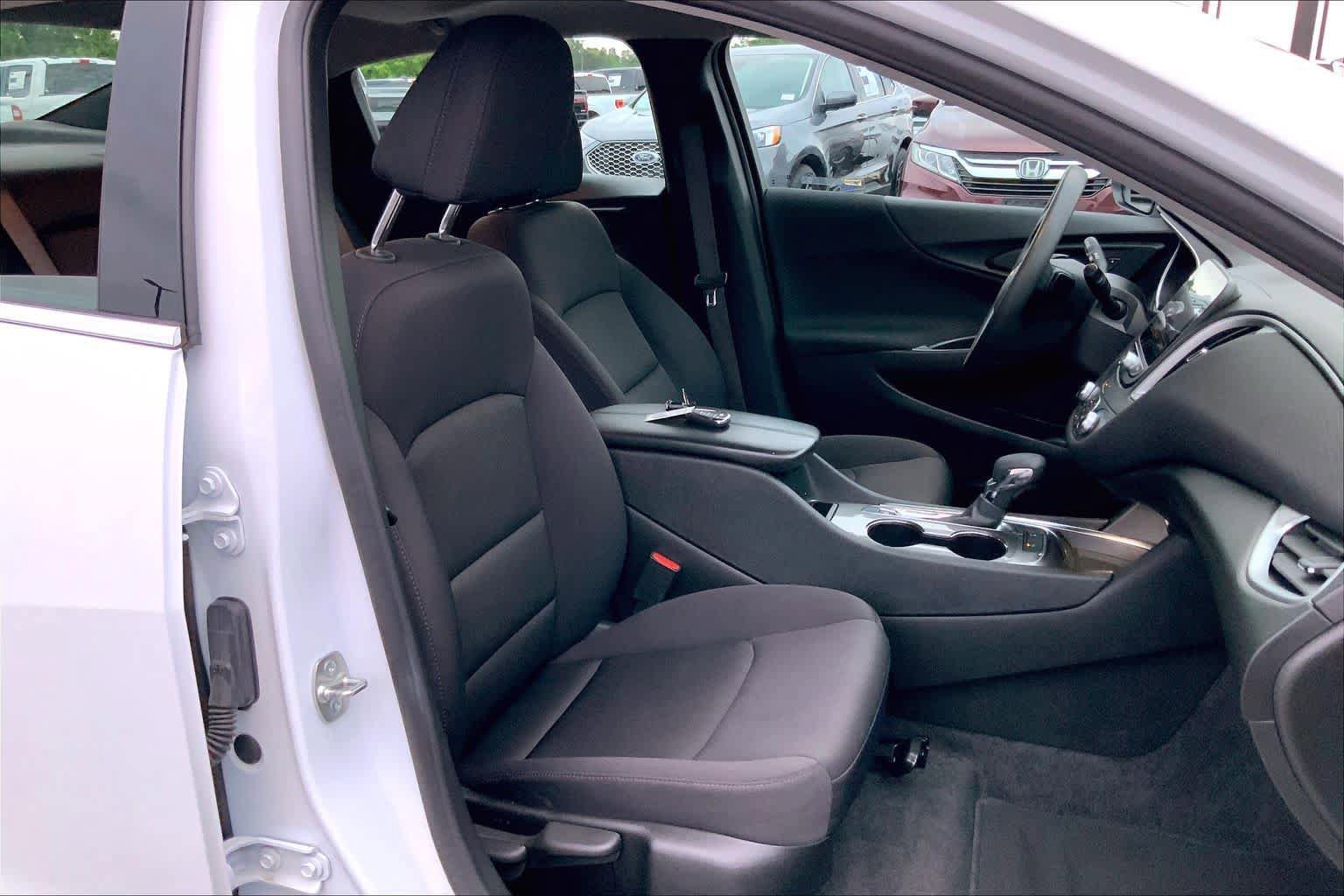 Used 2024 Chevrolet Malibu LT FWD image 9