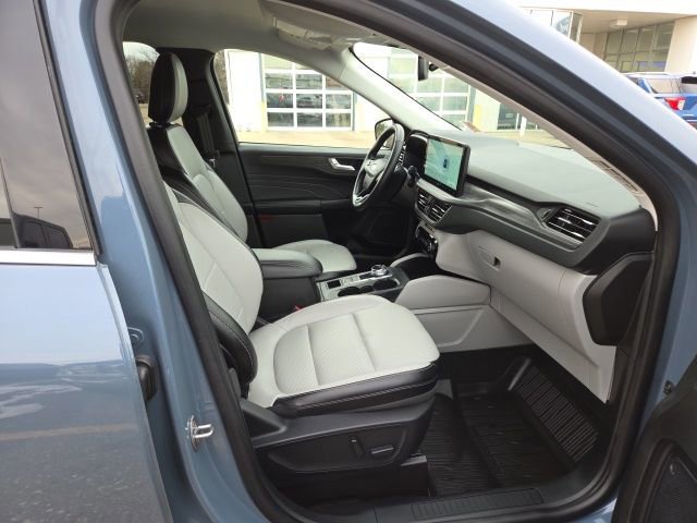 Certified 2025 Ford Escape Platinum image 35