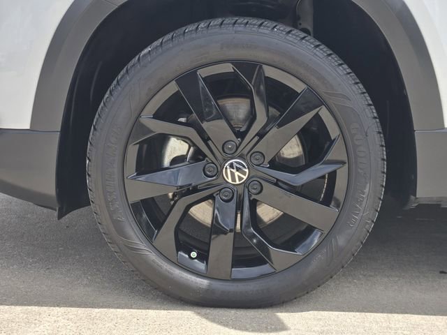 Used 2024 Volkswagen Taos SE FWD image 14