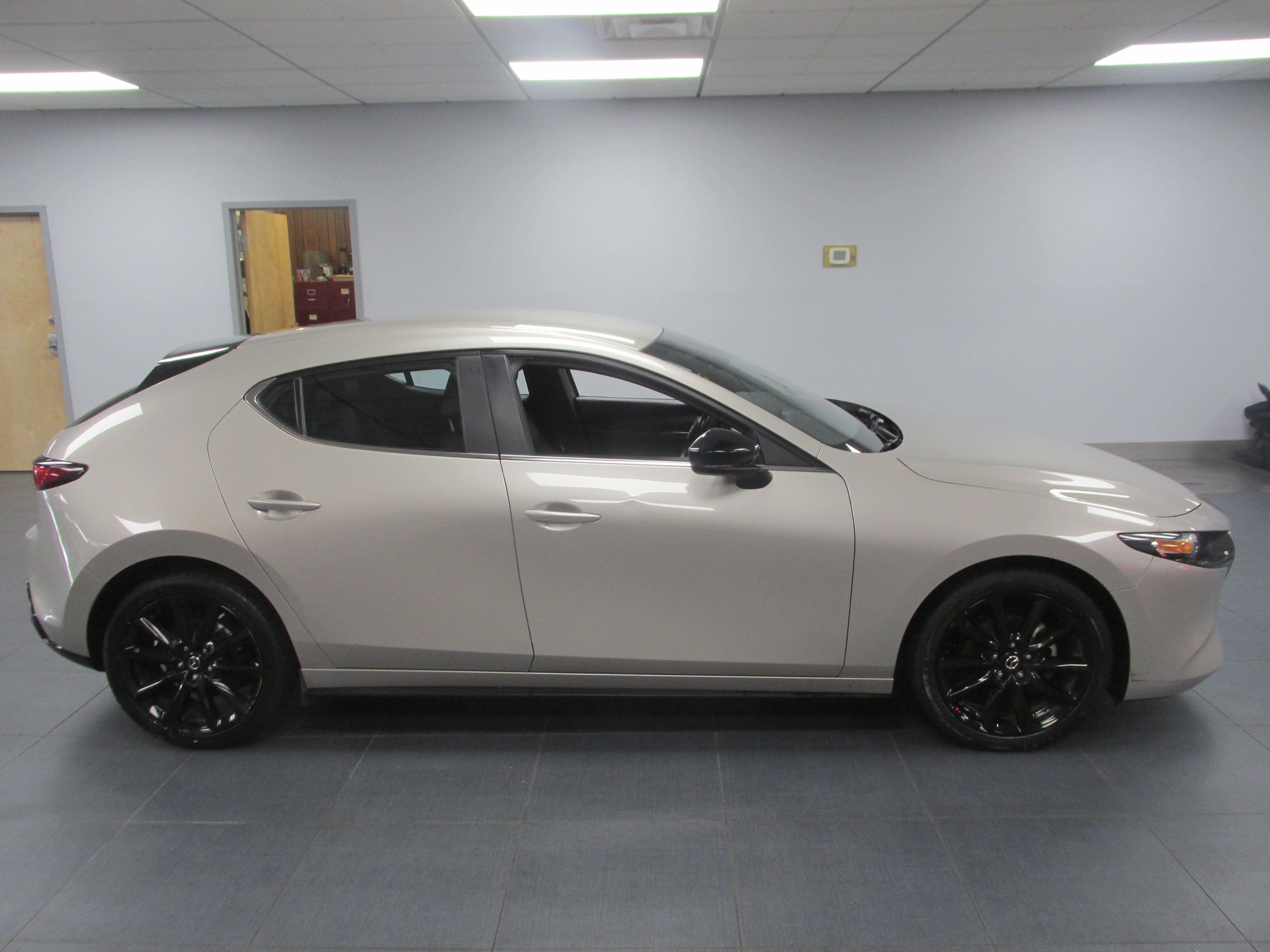 Used 2024 MAZDA MAZDA3 s FWD image 4