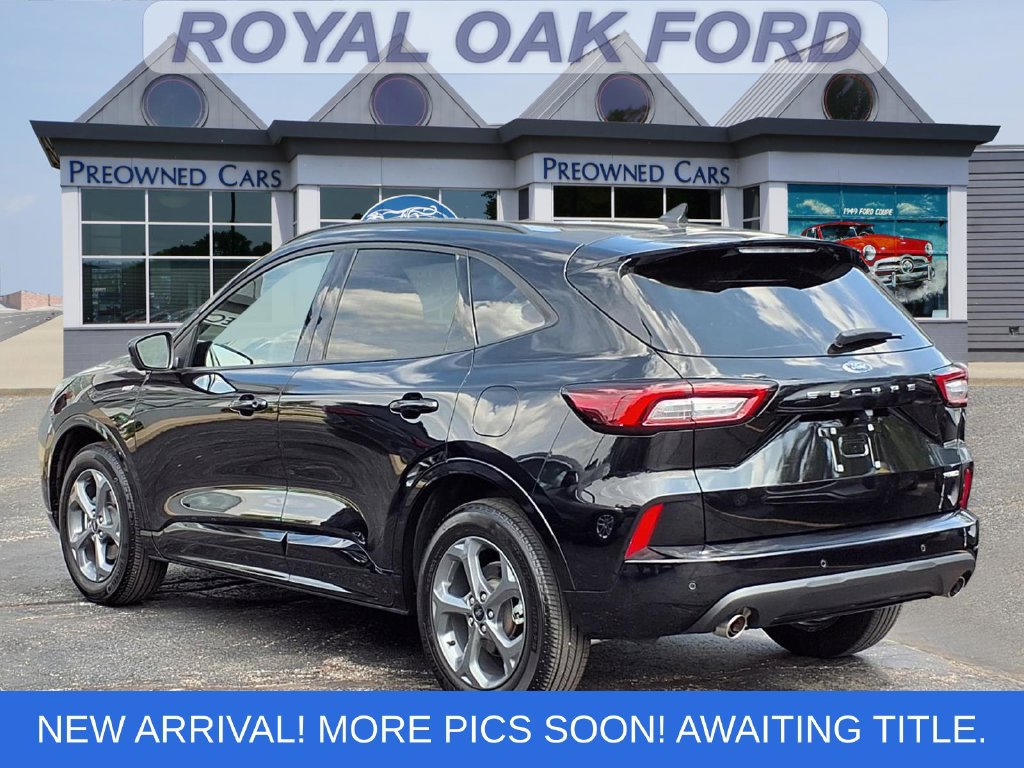 Certified 2023 Ford Escape ST-Line Select w/ Tech Pack #2 AWD/4WD image 2