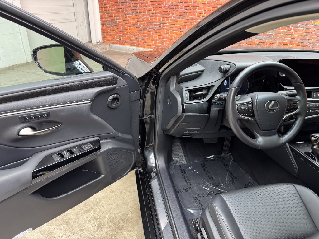 Used 2023 Lexus ES 300h w/ Premium Package FWD image 9