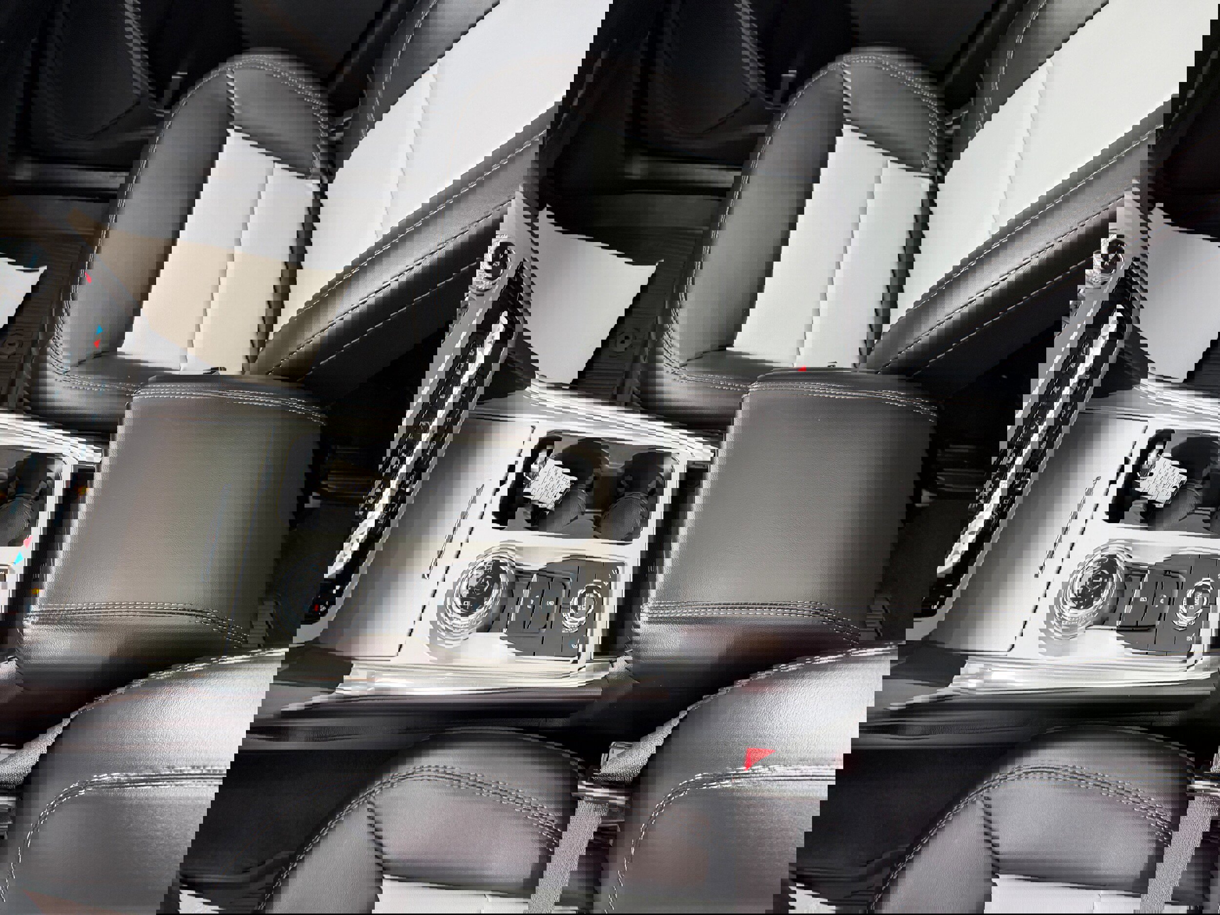 Certified 2022 Ford Explorer XLT w/ Equipment Group 202A image 18