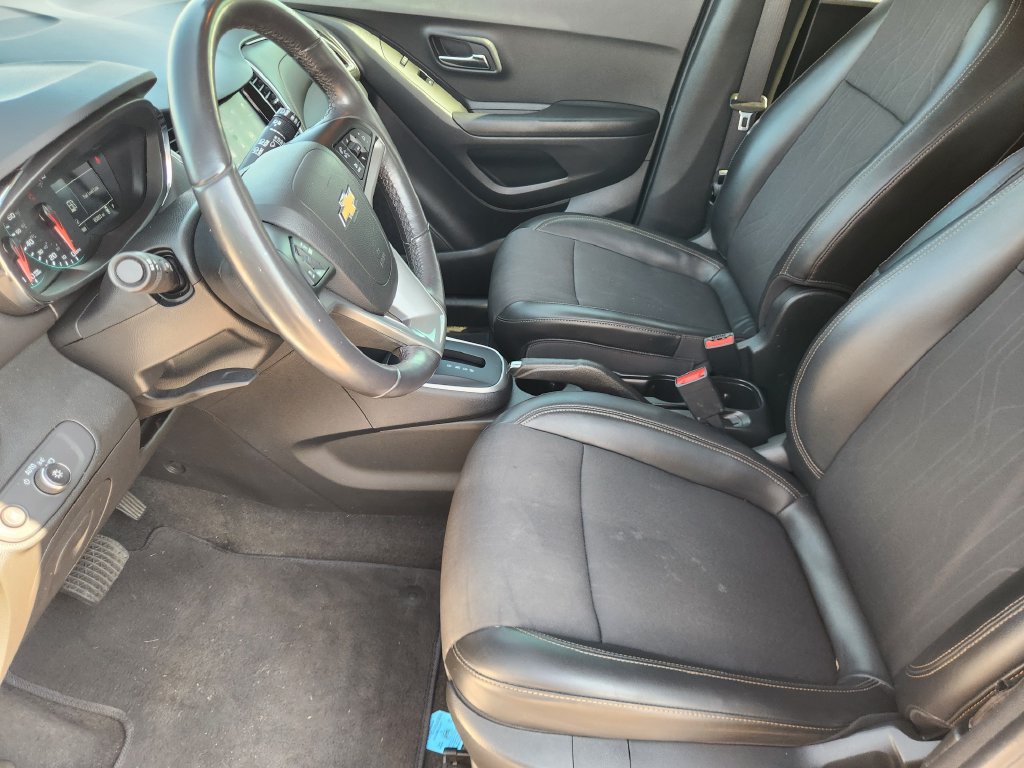 Used 2022 Chevrolet Trax LT w/ LT Convenience Package AWD/4WD image 12