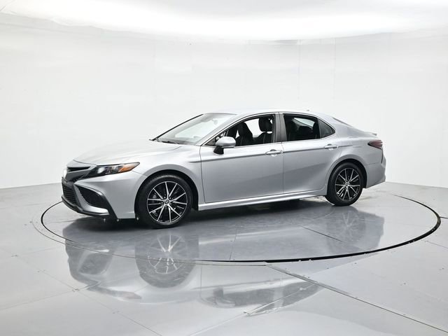 Used 2022 Toyota Camry SE FWD image 6