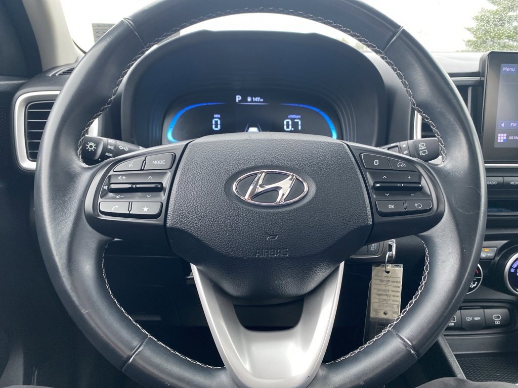 Used 2023 Hyundai Venue SEL image 25