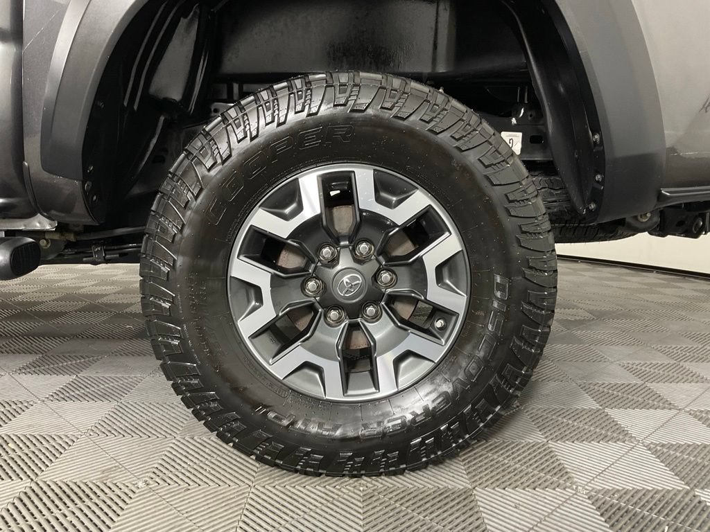 Used 2019 Toyota Tacoma TRD Off-Road w/ Exterior Package AWD/4WD image 10