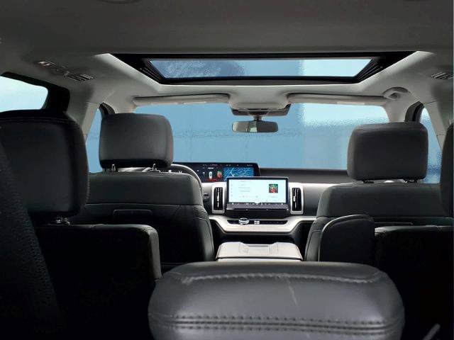 Certified 2025 Ford Expedition Active AWD/4WD image 22