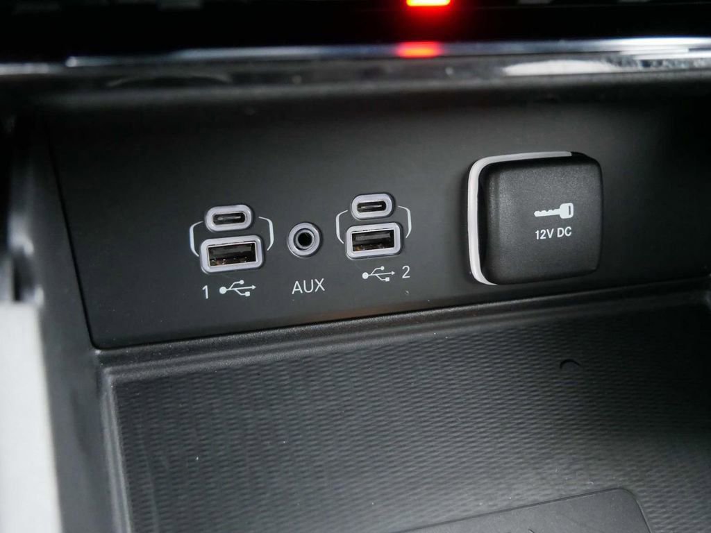 Used 2024 Jeep Grand Cherokee Limited w/ Luxury Tech Group II image 25